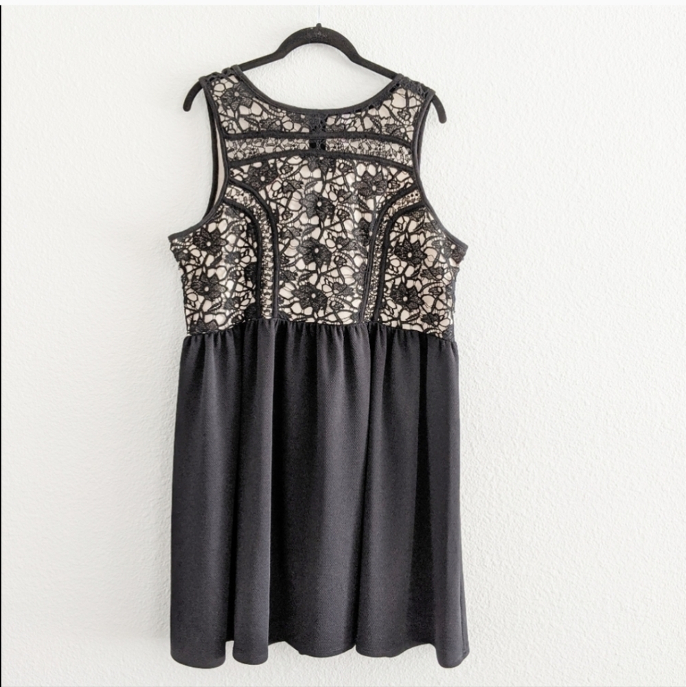 Black & Nude lace dress